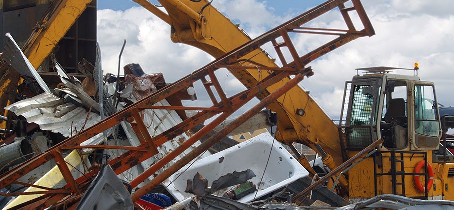 Large Steel truck crushing metal